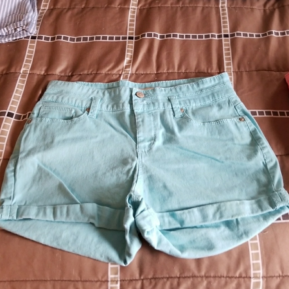 Lei short shorts